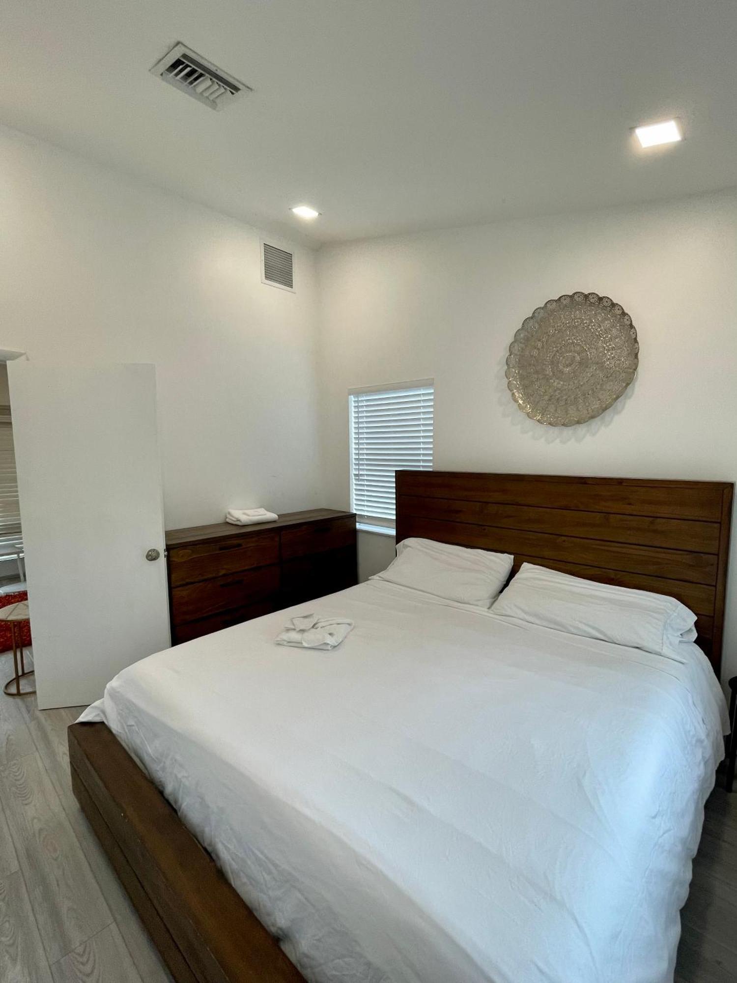 Modern Riverview Apartments Форт-Лодердейл Экстерьер фото