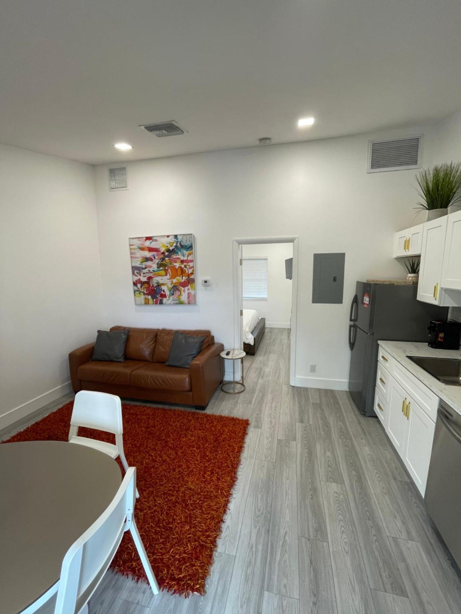 Modern Riverview Apartments Форт-Лодердейл Экстерьер фото